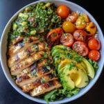 Bowl de Pollo a la Parrilla con Chimichurri y Salsa de Ajo delicioso y fácil.