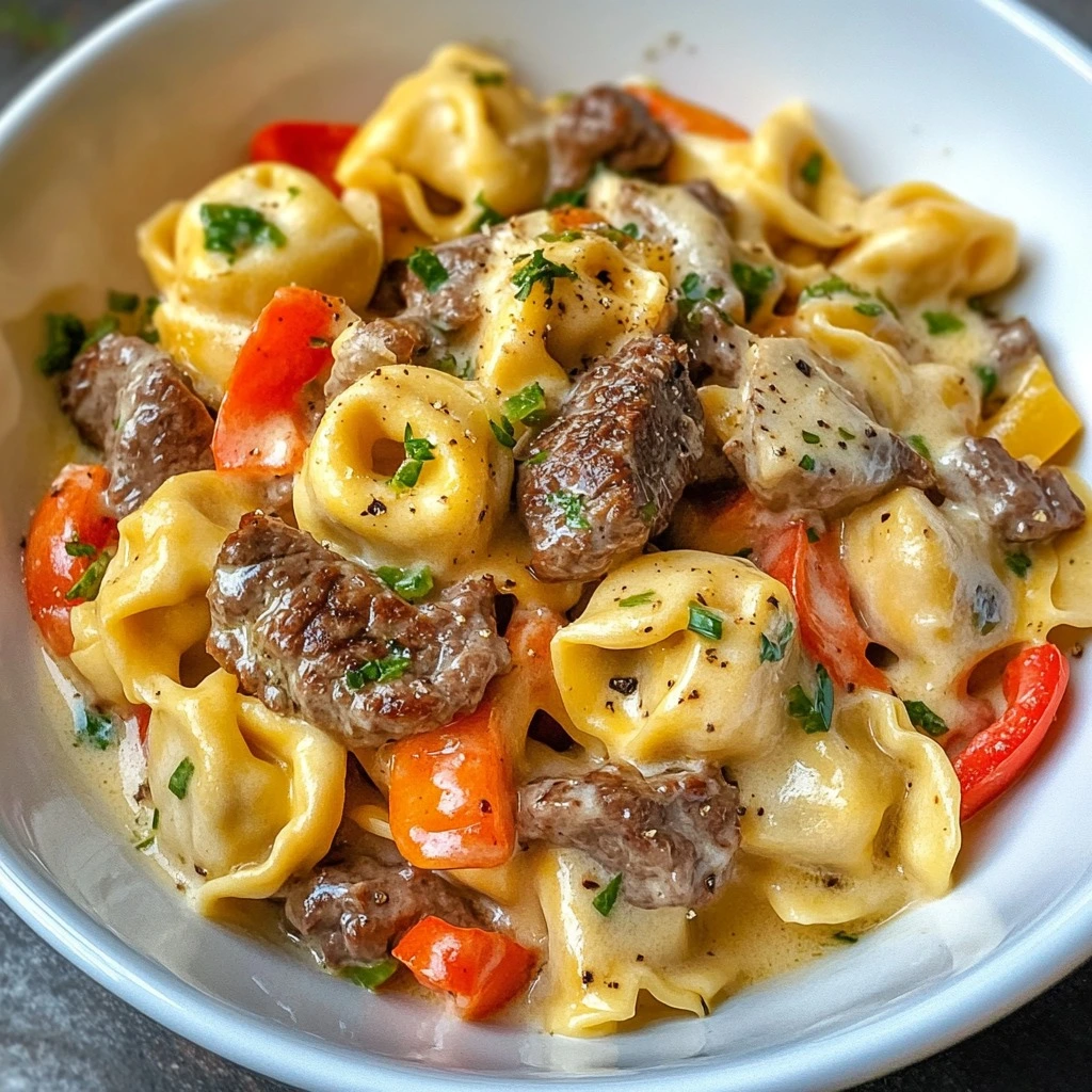 Tortellini de Cheesesteak en Salsa Rica de Provolone
